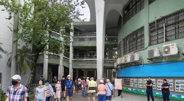 24位国民党立委与遭停职的新竹市长高虹安罢免案今天进行投开票，结果将在下午四点后