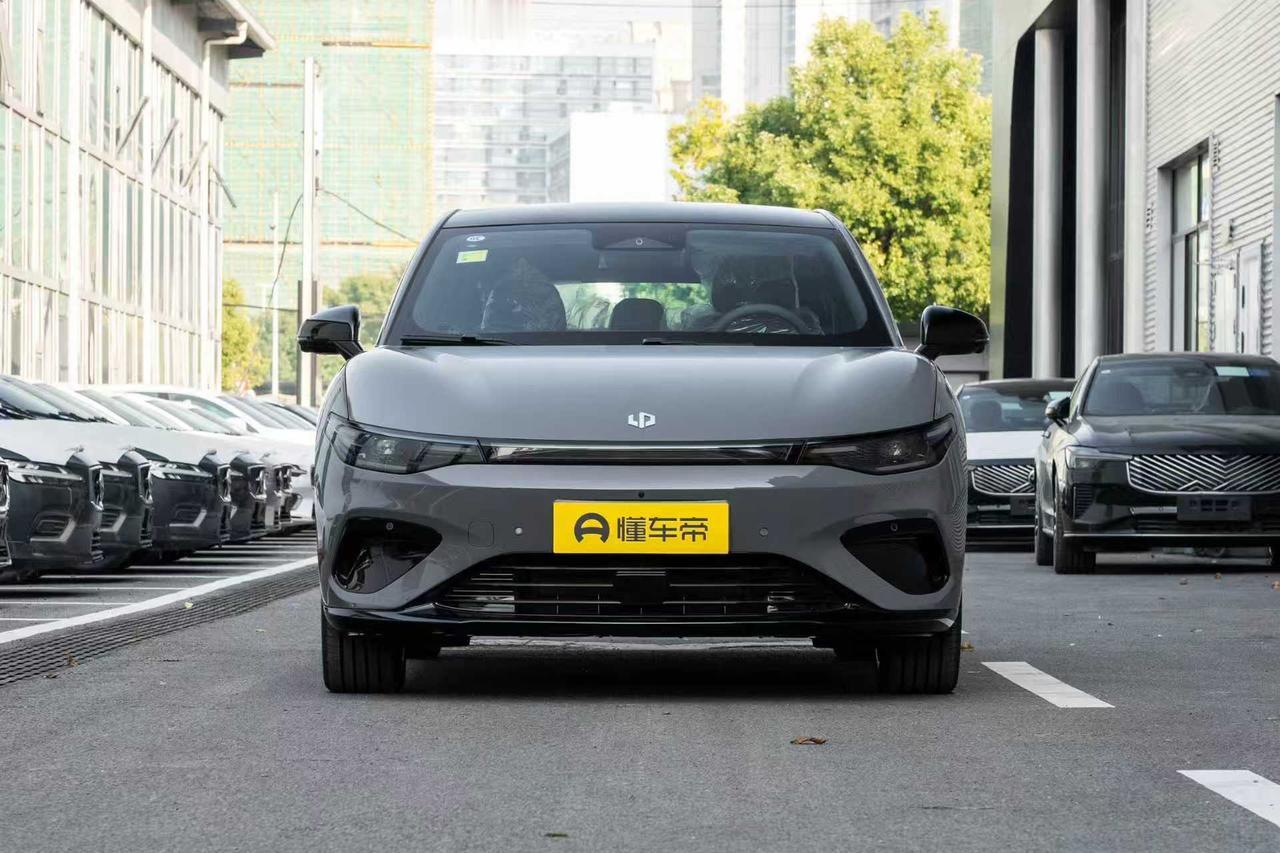 谁的青春里，没馋过一台高尔夫？燃油时代，它是“小钢炮”的代名词——好开