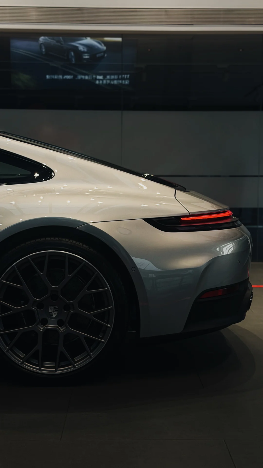 GT银的经典在911里是无可撼动的