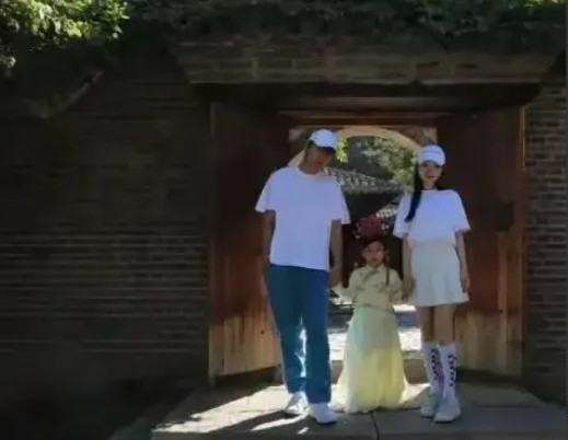 怪不得李小璐和贾乃亮都已经离婚好几年了都没有进入下一段感情，原来是因为有着甜