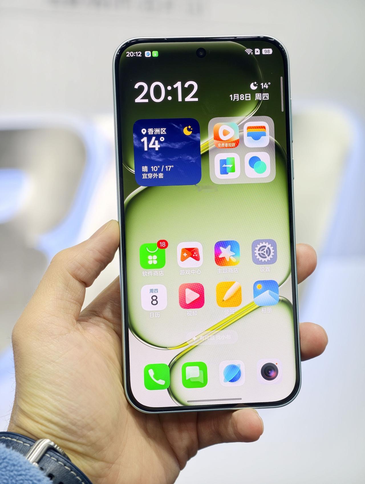 一加Turbo6真机上手，质感不错，9000毫安时电池重量控制挺到位，起步价也挺