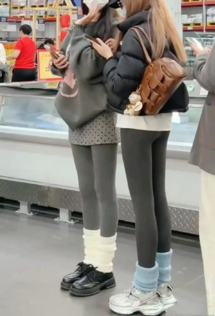 不懂就问！为什么她们的大腿和小腿能做到一样粗？是特意锻炼出来的效果吗？你们觉得