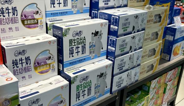 我邻居王哥，在连锁超市干了八年店长，上个月刚离职。昨晚一起喝酒，我随口问了一句：