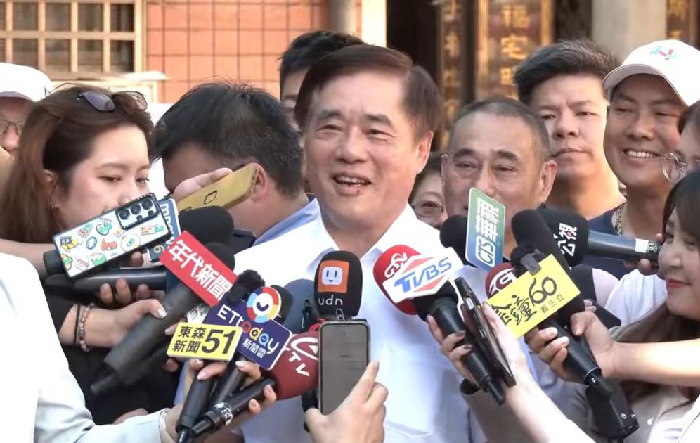 郝龙斌痛批郭正亮，表示她根本就不懂什么叫做“九二共识”，在10月18日，郝龙斌在