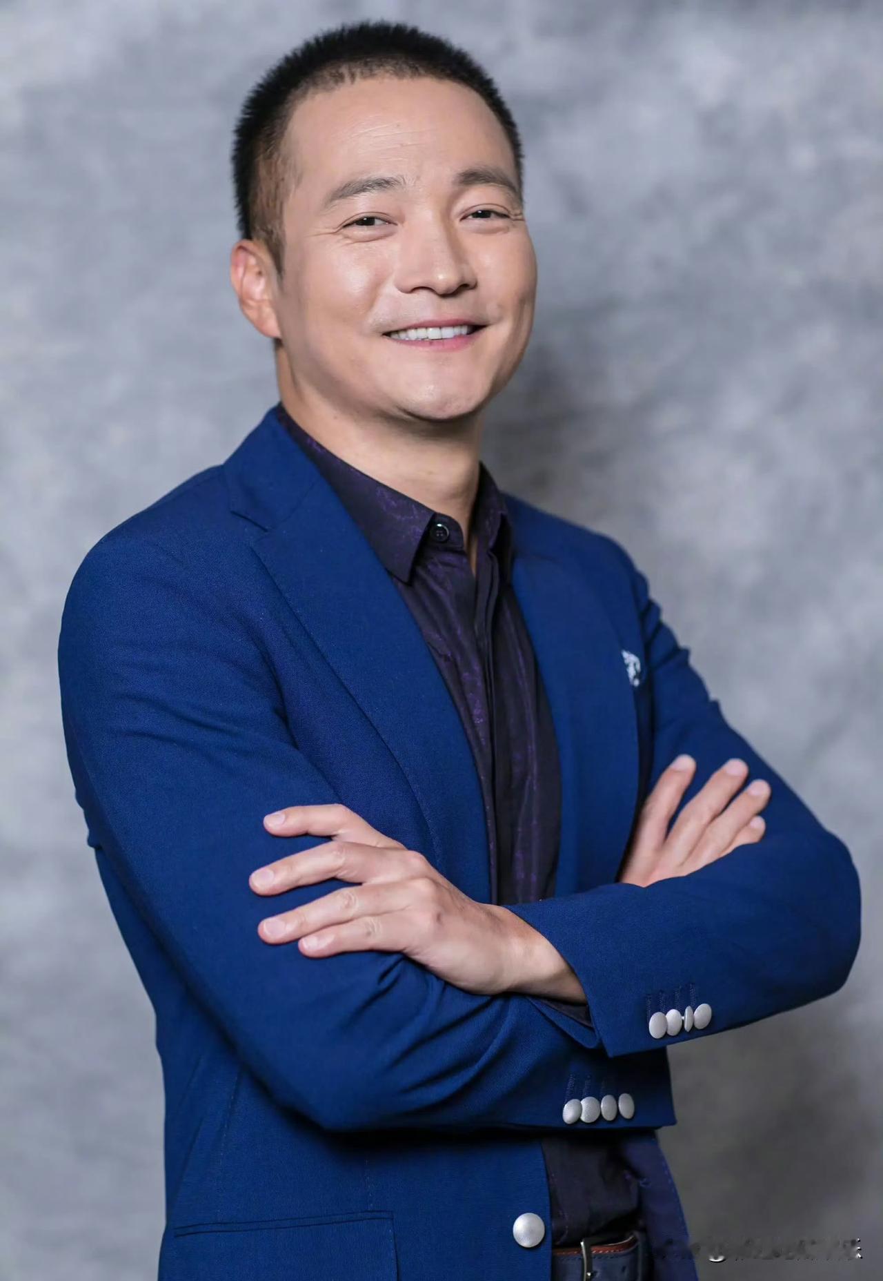 家丑不可外扬，喻恩泰的形象已经不可挽回了，他否认出轨说已经报警，现在是公说公有理