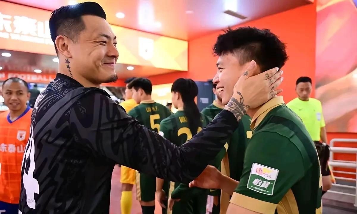 足球新视角：王大雷：你小子，好样的！竟然送了我两个鸡蛋！王钰栋