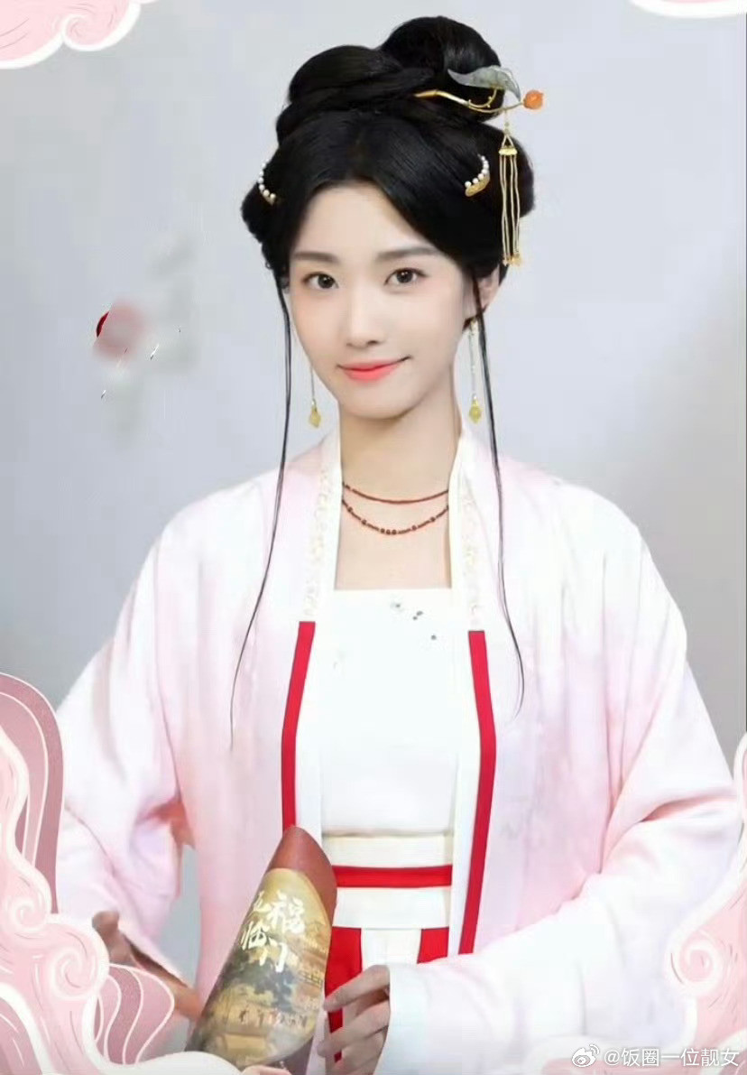 同样妆造，宋祖儿和卢昱晓谁更有辨识度？一眼谁更抓眼？