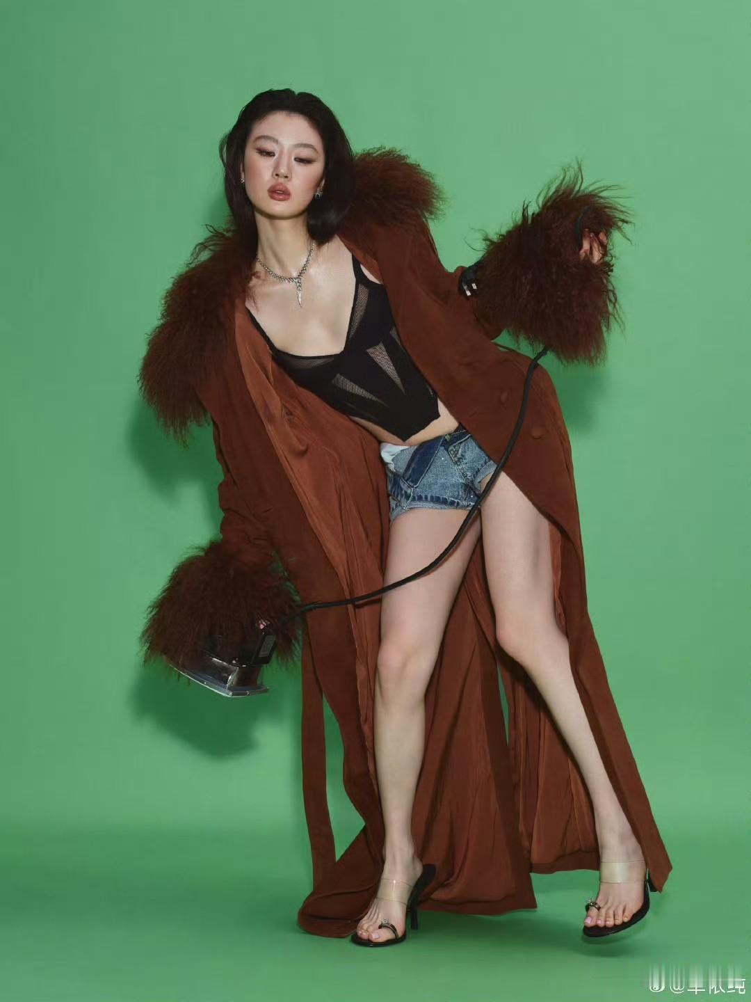 分享我这周有趣的事：单依纯性感的一面​，还真是没怎么见过啊