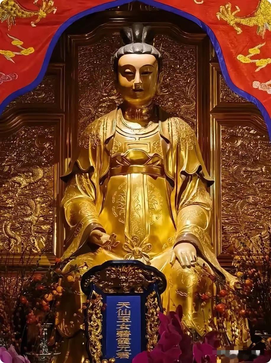 锋利的铁丝网，缠绕在泰山风景区的路上，只是为了防止逃票的游客和“驴友”。泰山娘娘