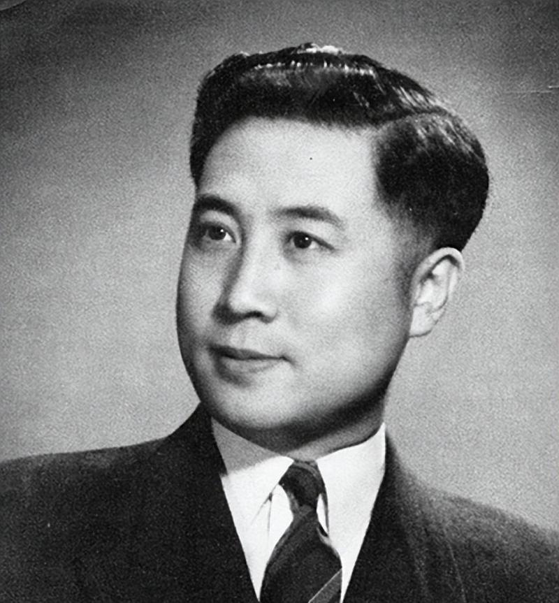 1946年，戴笠收到告密，军统局混有地下党。戴笠震怒，当看到被举报人的名字后，忍
