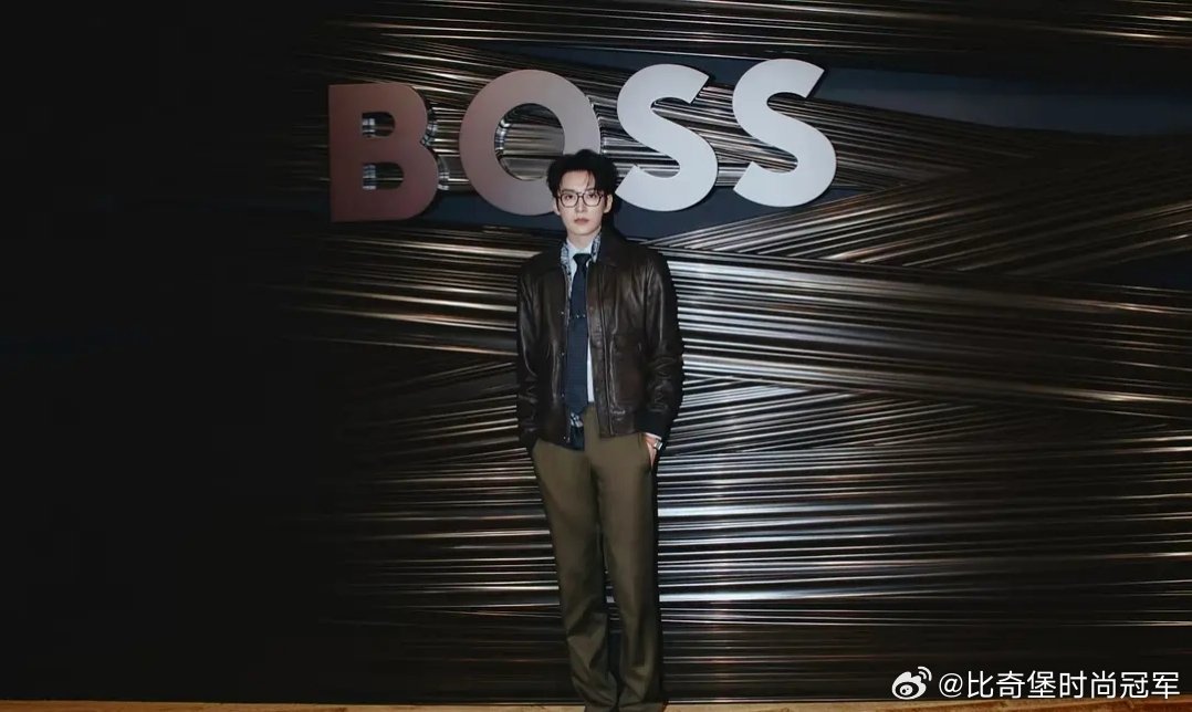 气场颜值一点不输，刘学义硬帅啊！