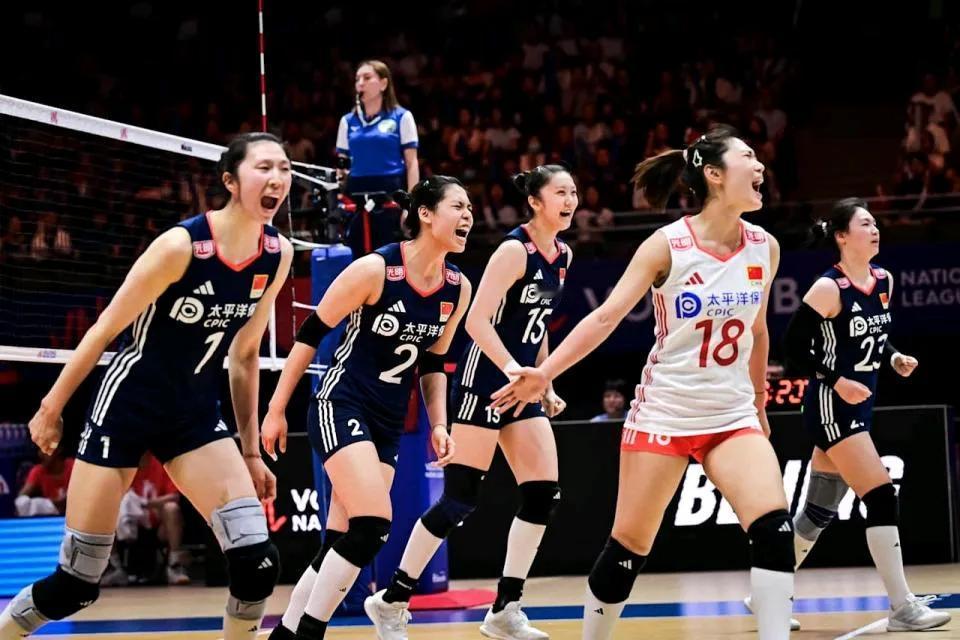 北京时间7月24凌晨，女排世联赛1/4决赛继续进行，备受关注的中国女排对阵波兰女