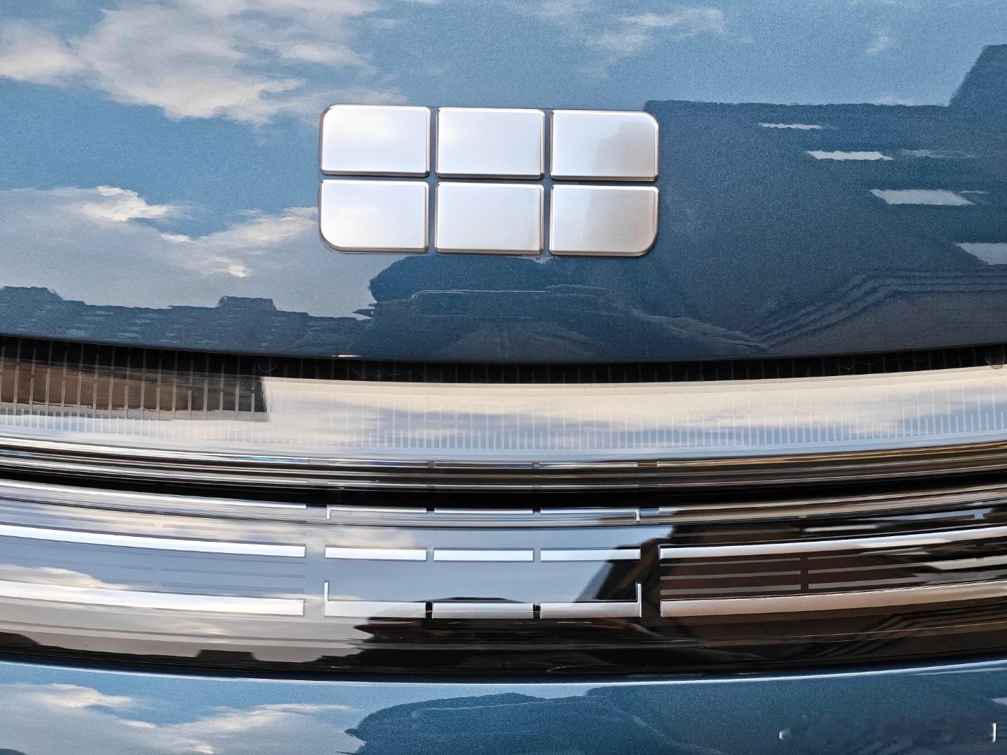 吉利银河a7把LOGO延伸到灯内你喜欢吗？这也算是设计里面的“呼应”之一不过想