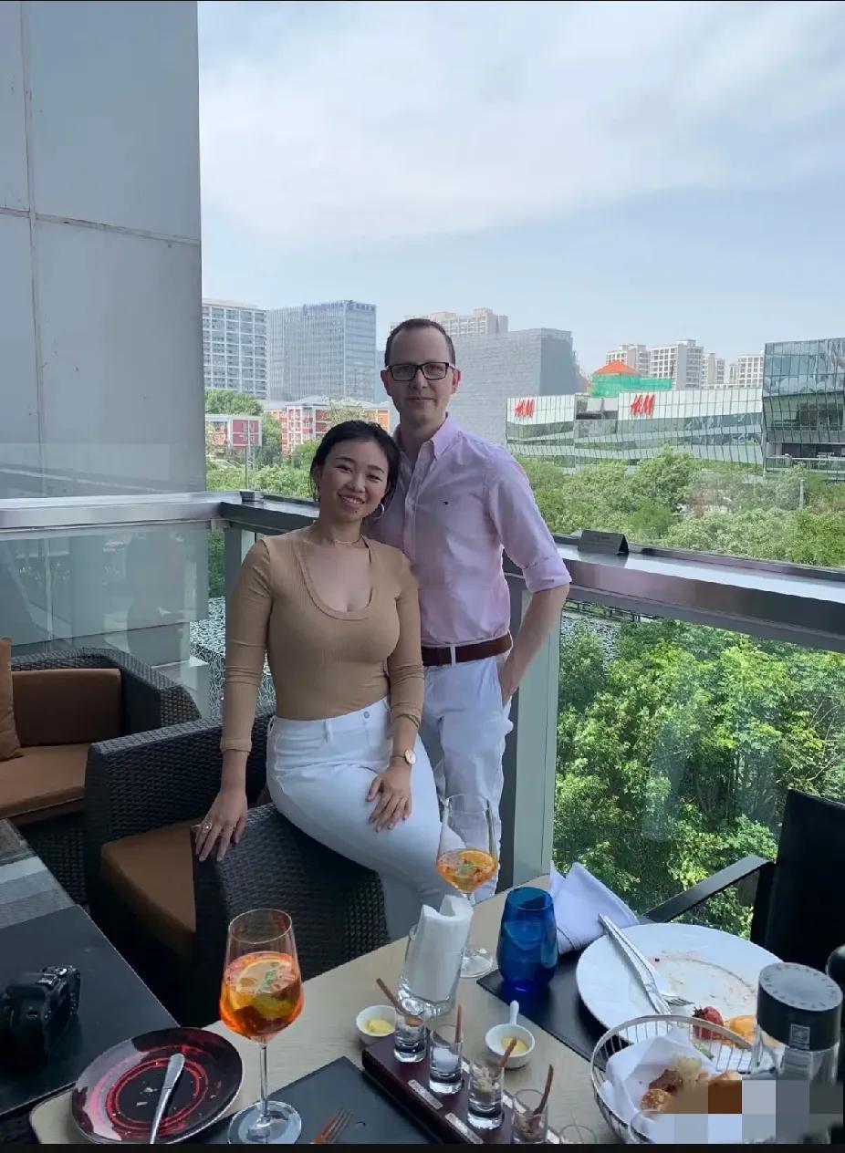不得不说，外国人和中国男人的审美确实存在很大的差异啊！[呲牙笑]​​​