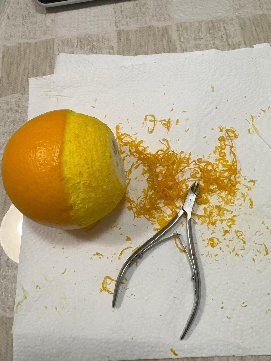 原来美甲师是这样练习剪死皮的