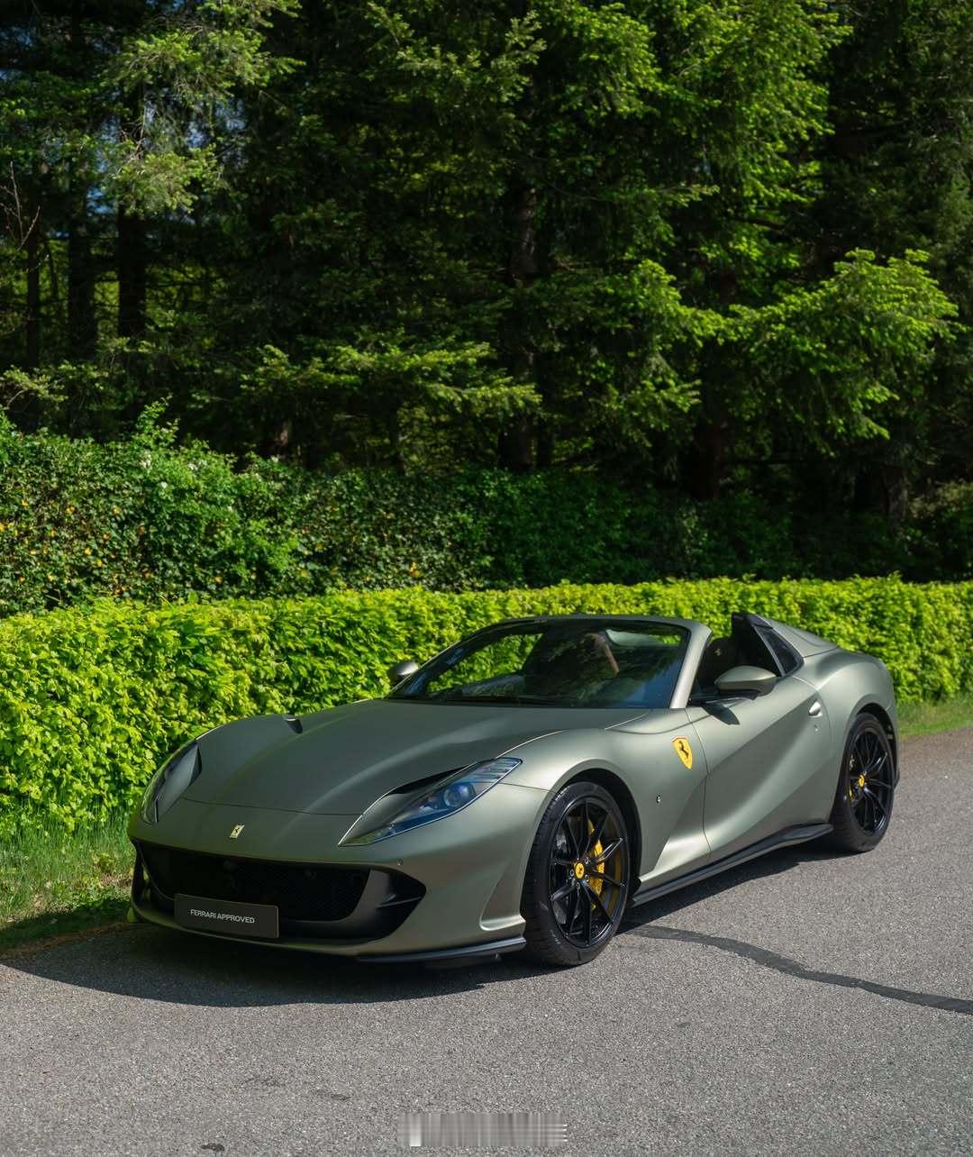 Ferrari812GTS哑光绿车漆巧克力色内饰​​​
