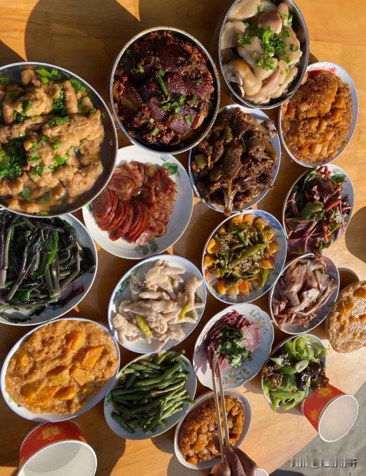 这一桌子菜，八个朋友来，够不够？