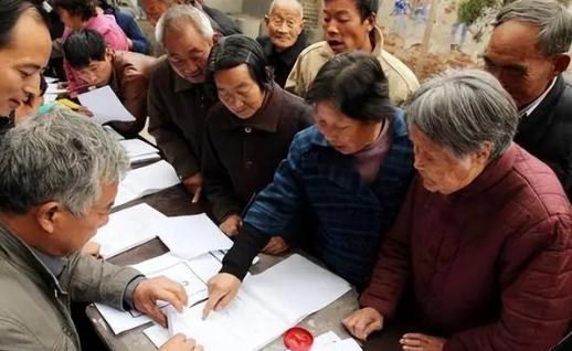 这事儿终于落定了。人社部已经正式下发文件，从7月1号起全国统一执行，不管是在职的
