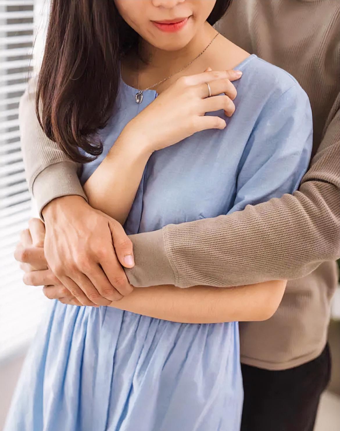 女人能接受自己出轨吗？有的来访者问我：我丈夫不忠，我想以牙还牙，但我能接受背叛吗