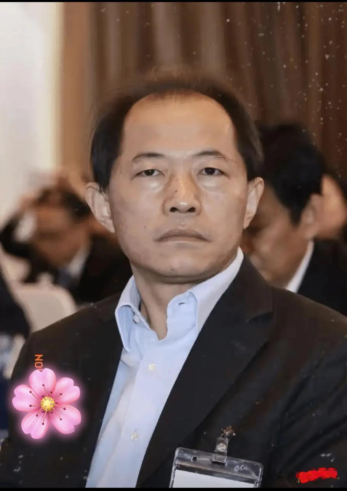 祝九胜玩的是“金融炼金术”——看似高明，实则更危险。让员工以5%利率从银行贷款，