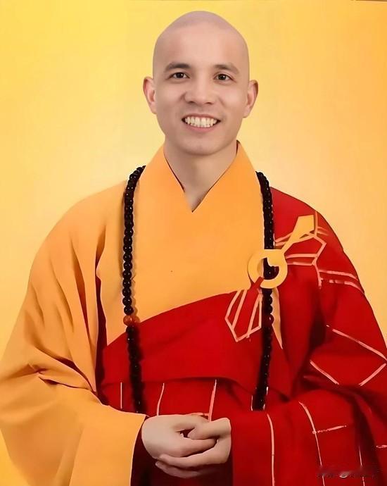 少林寺新任方丈60岁了，感觉好年轻，16岁剃度出家，24岁获得佛学硕士学历，还是