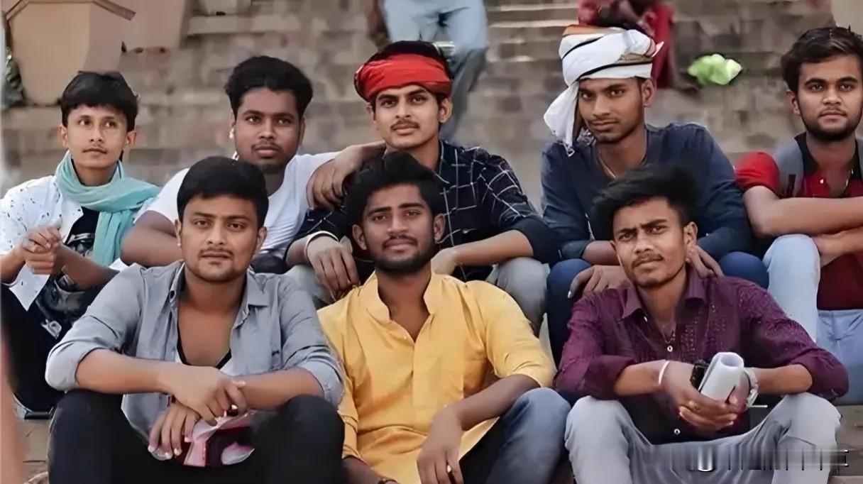 这下好了，不仅吃瓜网友惊呆了，全网的讨论也炸开了，印度留学生来华的消息竟然