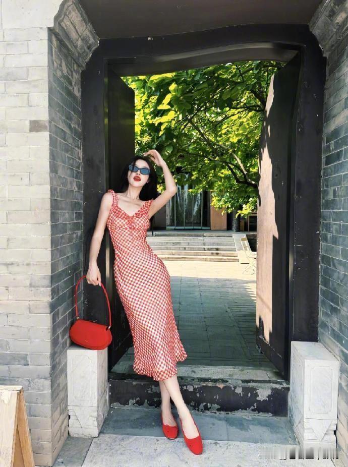 📸户外站姿拍照姿势｜轻松拍出氛围感自然系拍照技巧巨出片拍照姿势站姿拍照教程