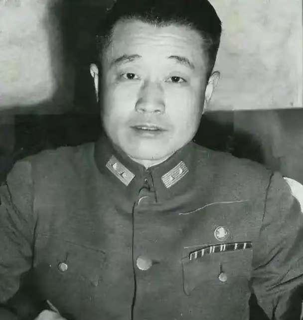 1959年杜聿明被特赦，老蒋得知大惊道：快让他老婆从美国回来！1959年杜聿明获