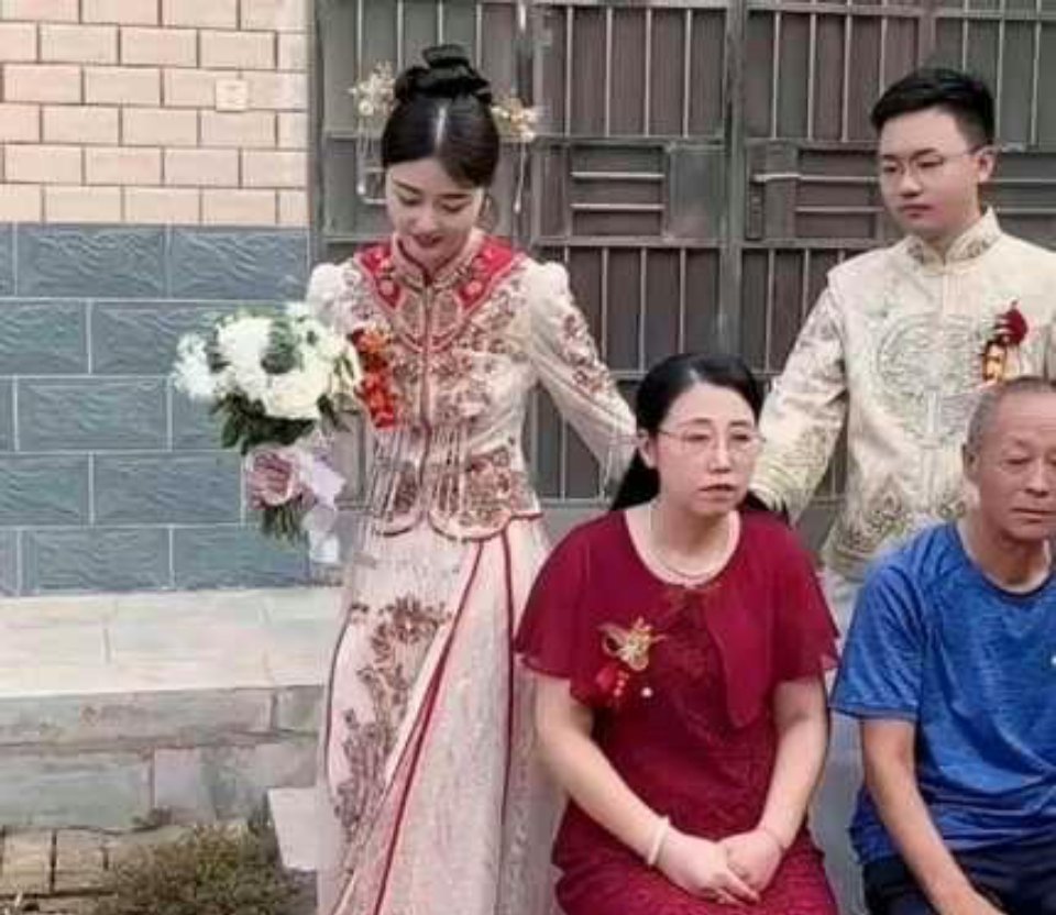 这婚结的，唯一高兴的只有新娘。