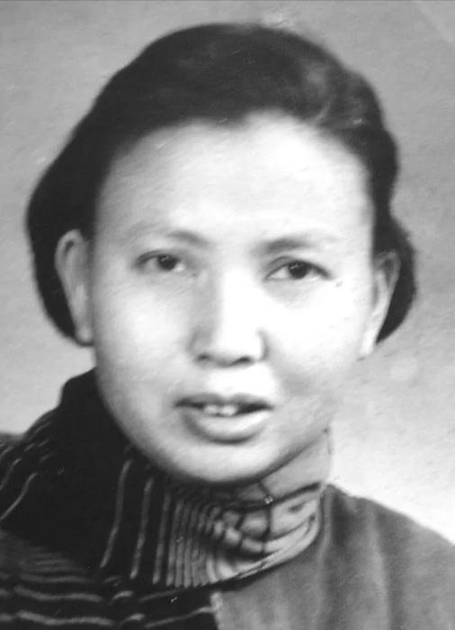 1941年，21岁的女战士莫林被活埋前，敌人竟突然问：“你认识莫林吗？”，莫林一