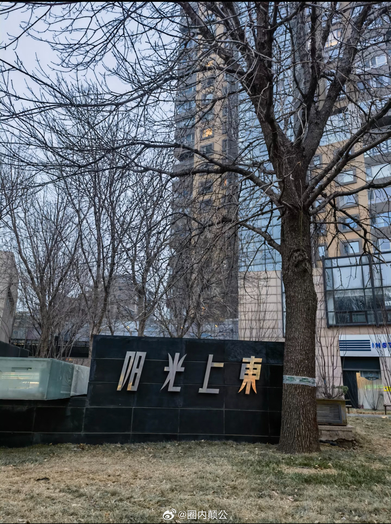已经确认过了于朦胧坠楼是真的在北京阳光上东小区案件细节还在调查中，坐等官方通报吧