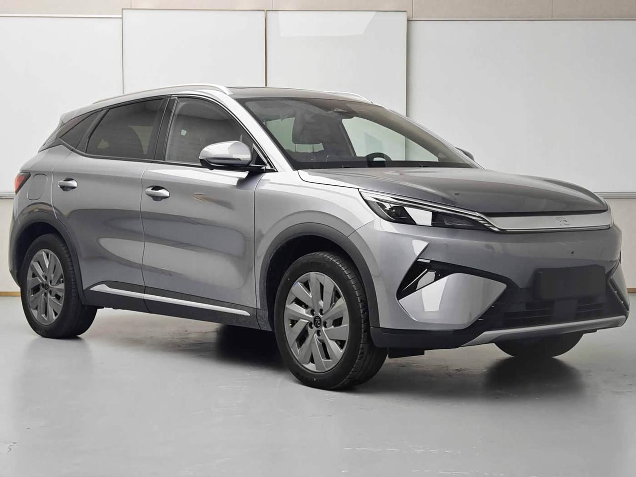 新款元PLUS要来了，预计今年3月上市重点变化包含三处1、充电口从右前变为右