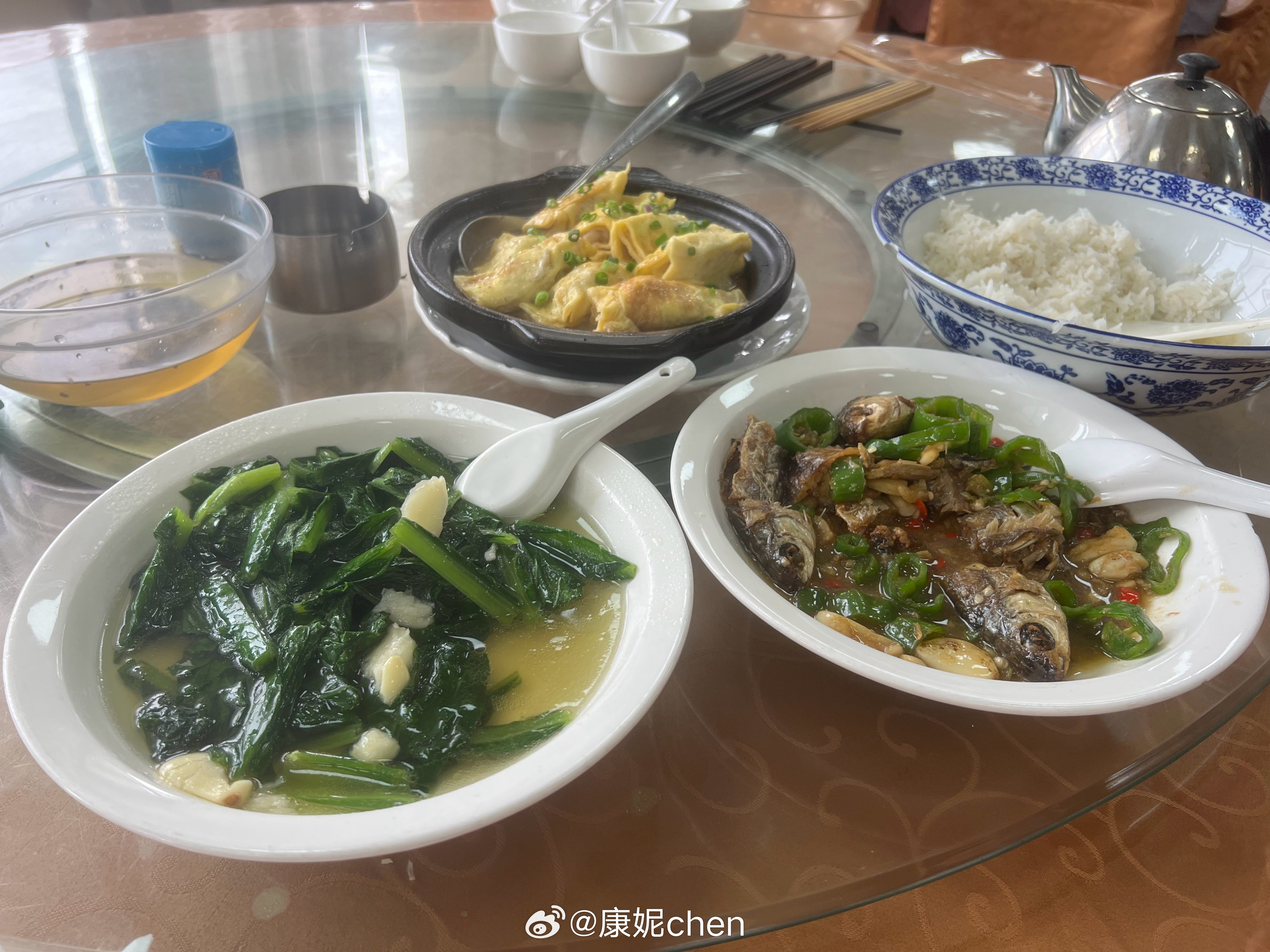 万绿湖景区出来，在这家店吃饭，说真话蛋饺煲做得太差了，蒜蓉炒油麦菜一滩水，哎，真