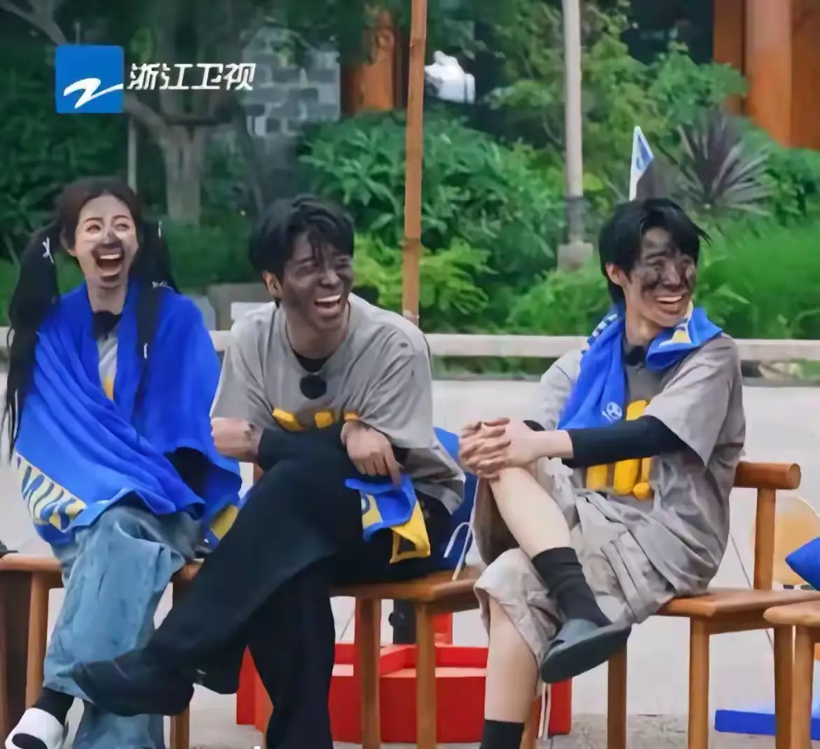 这仨人凑不出一个心眼！