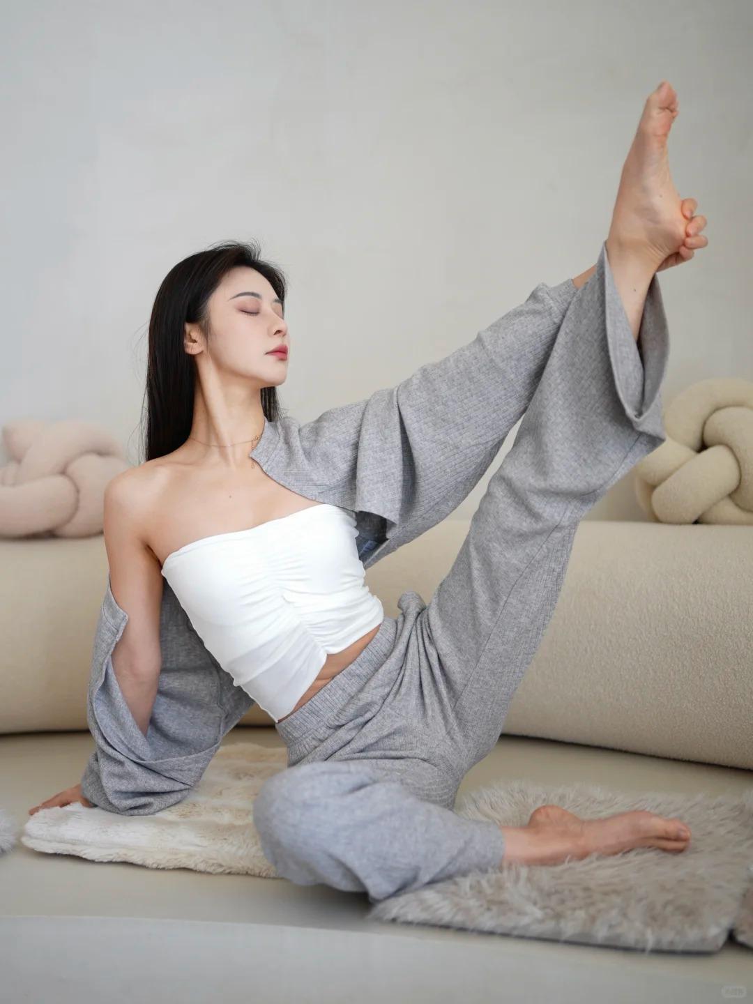 Yoga｜快乐是一场持续的自力更生✨🩶垫上的每一次呼吸，都在诉说答案。或许此