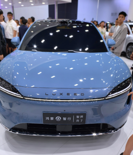 25.8万！余承东给新智界定价，能够玩转年轻人的市场吗？今天中午，余承东分别