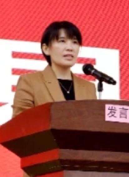 雷波教体局女局长李学凤，接下来将面对3个窘境：1、公开道歉。县政府都发布致歉声