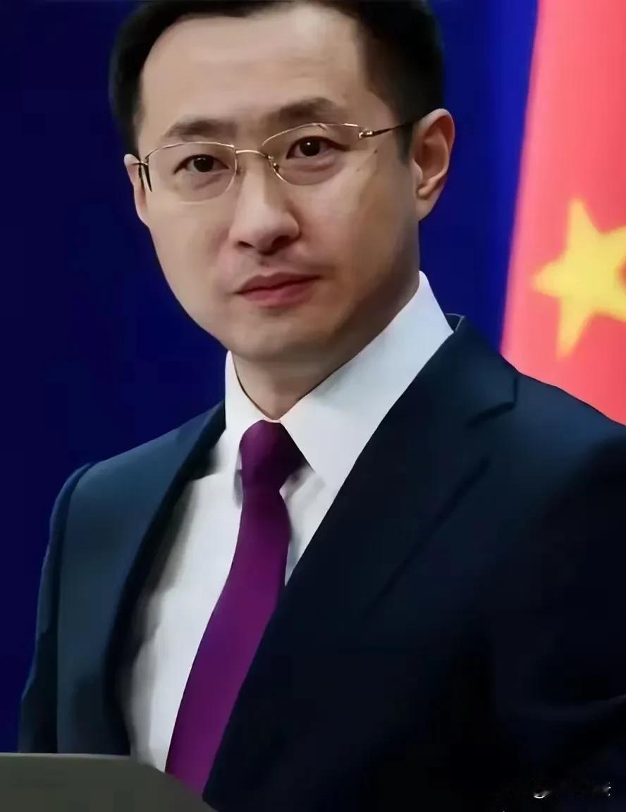 快报！快报！2025年8月12号，中国外交部开例行记者会的时候，乌克兰的记者直