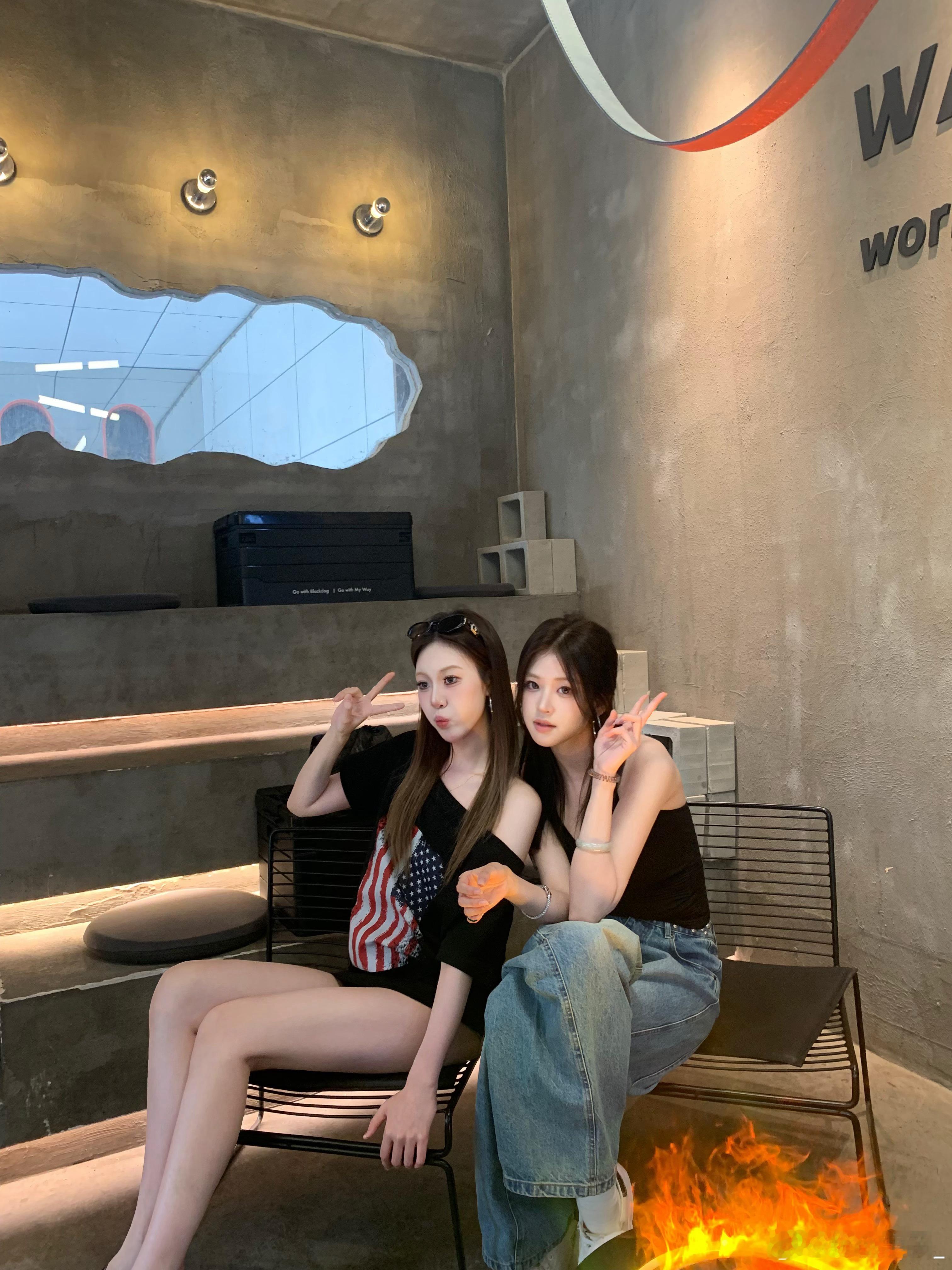 没想到这辈子还能有合照……凑两张！​​​