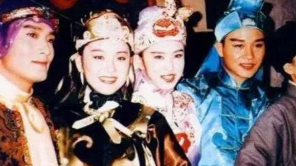 那年，刘镇伟拍摄《东成西就》，邀请当时正红的钟镇涛过来客串，一分钟左右的剧情，酬