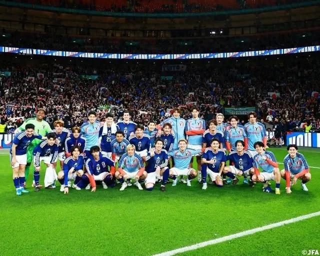 日本足球“无敌”到寂寞？七冠王通杀只差一步，黄健翔：他们快到头了！温布利球场