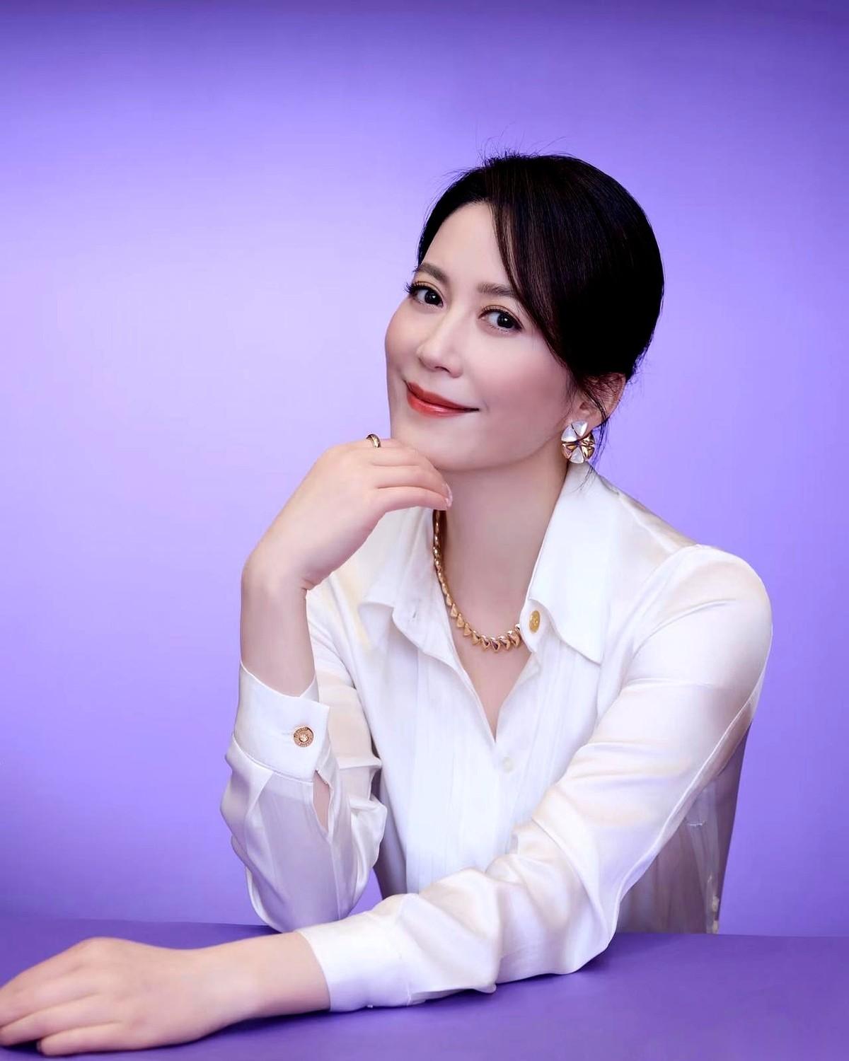 俞飞鸿这事儿，挺有意思。不是没戏拍，是人家直接把剧本推开了，说“不拍了”。早