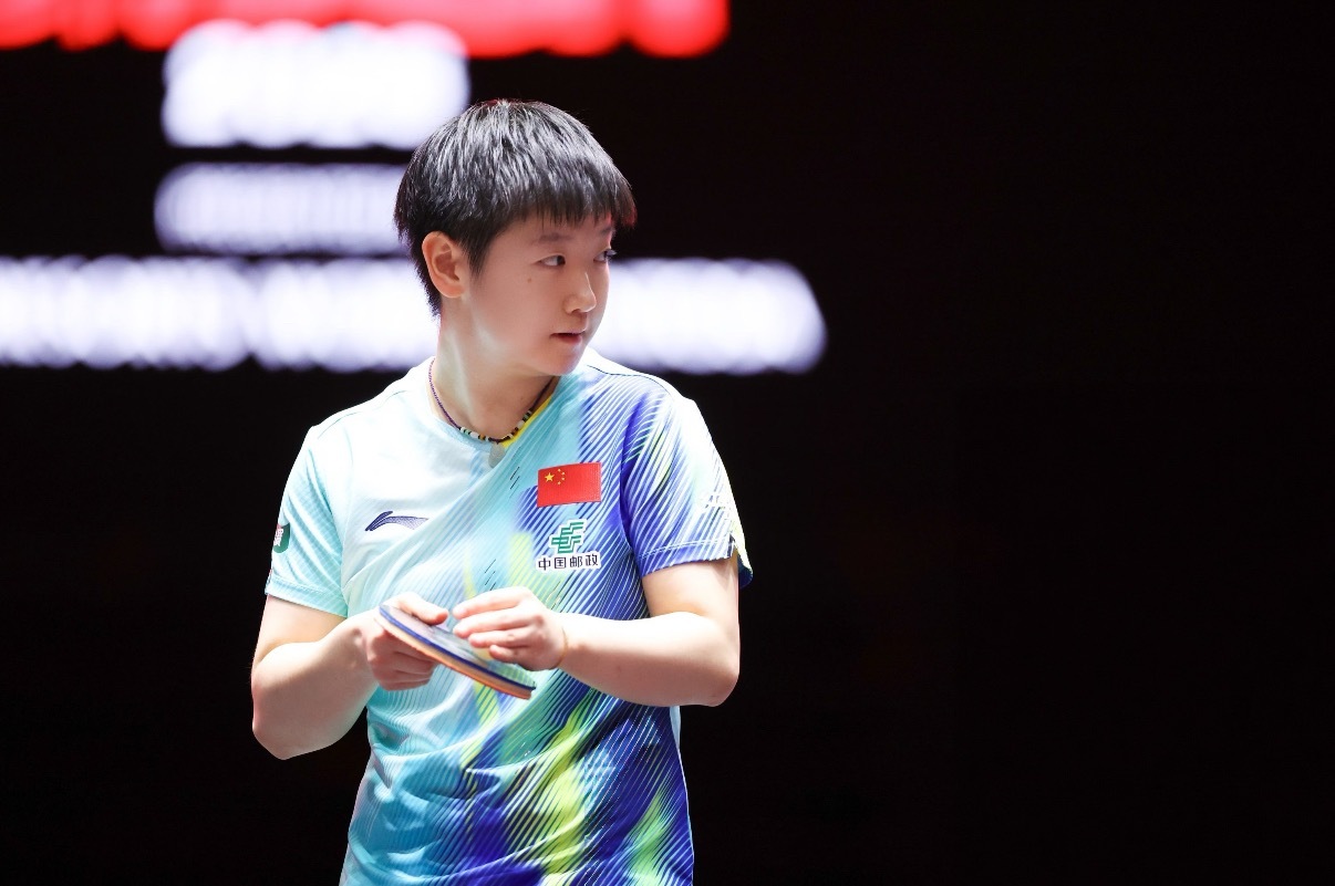 时尚芭莎总监现场观赛孙颖莎2月27日新加坡大满贯，时尚芭莎总监王晓白现身看台，