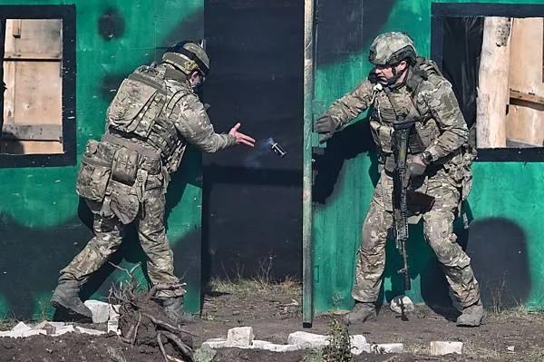 【热点评述】到底是乌克兰万名守军被围，还是俄军在夸大战场成果？据德新社10月3