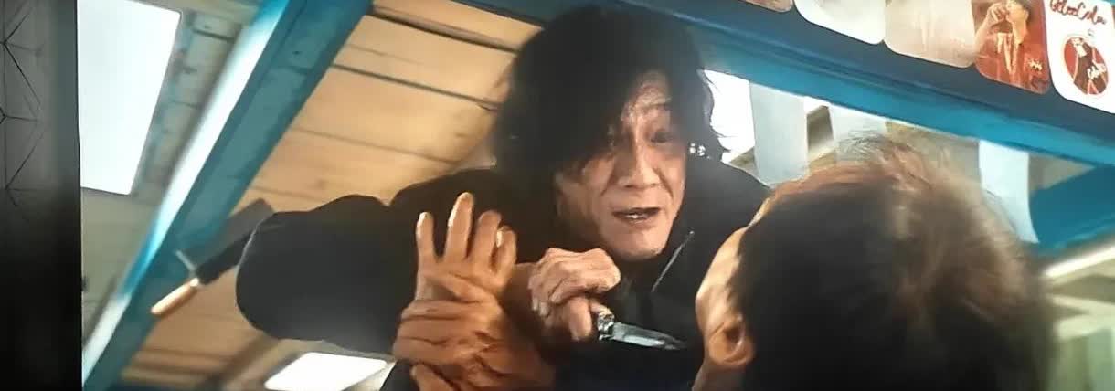 《捕风捉影》让梁家辉演技再次封神。在六公主蓝羽的访谈中，成龙对梁家辉的赞美之