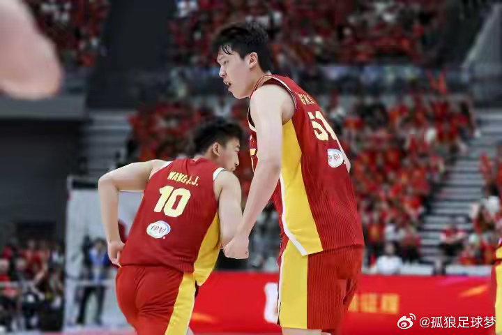 杨毅谈中国男篮理想阵容：“不管教练是谁，我就想看全员中国男篮，打亚洲比赛的时候，
