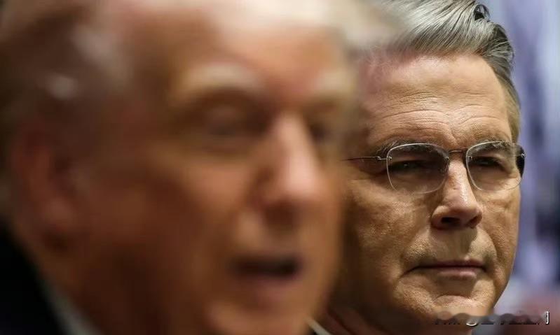 贝森特抨击财经专家不懂经济，只会胡咧咧。他说，美联储养了几千名博士经济学家，给