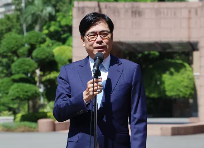精神科医师沈政男日前分析政治人物好感度调查，直言若2028绿营民调难看，最可能换