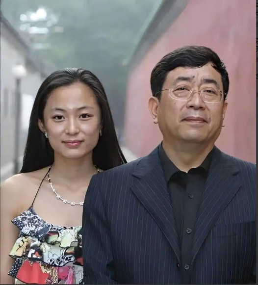 1992年，余秋雨二婚娶了小16岁的女明星马兰。新婚当夜，余秋雨向妻子提出了一个