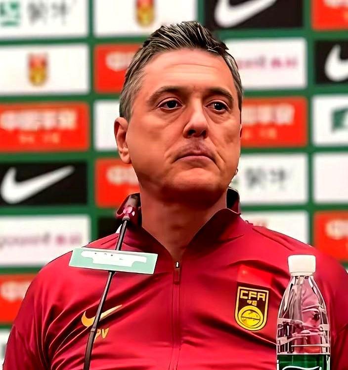 0-4那天，全场安静决赛被日本打成筛子，却没人骂。因为往前推八天，我们3-